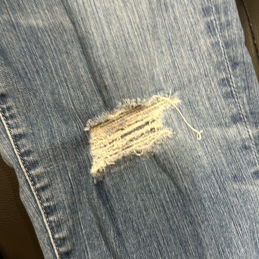 Women’s AG distressed skinny Jean - Picture 4 of 7